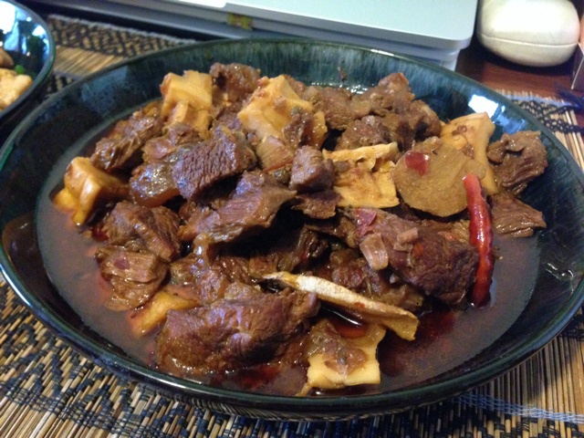 老妈拿手菜【烟熏竹笋烧牛腱】