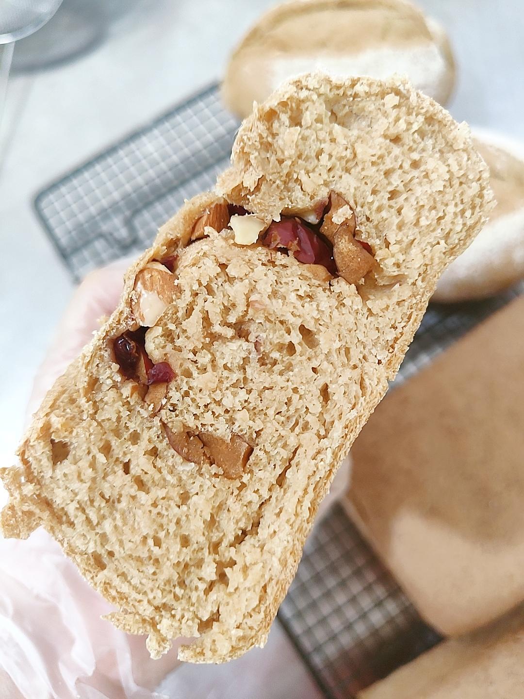 无油 无糖
免揉！全麦坚果欧包、吐司（葡萄干、燕麦、黑芝麻、南瓜籽）