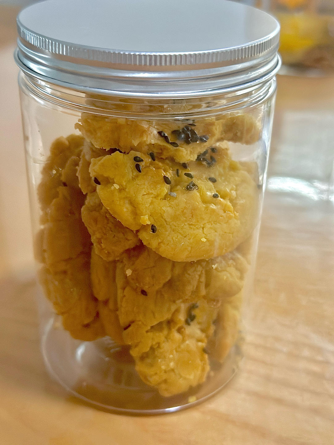 轻轻一按就碎掉的原味桃酥（不输猪油版）