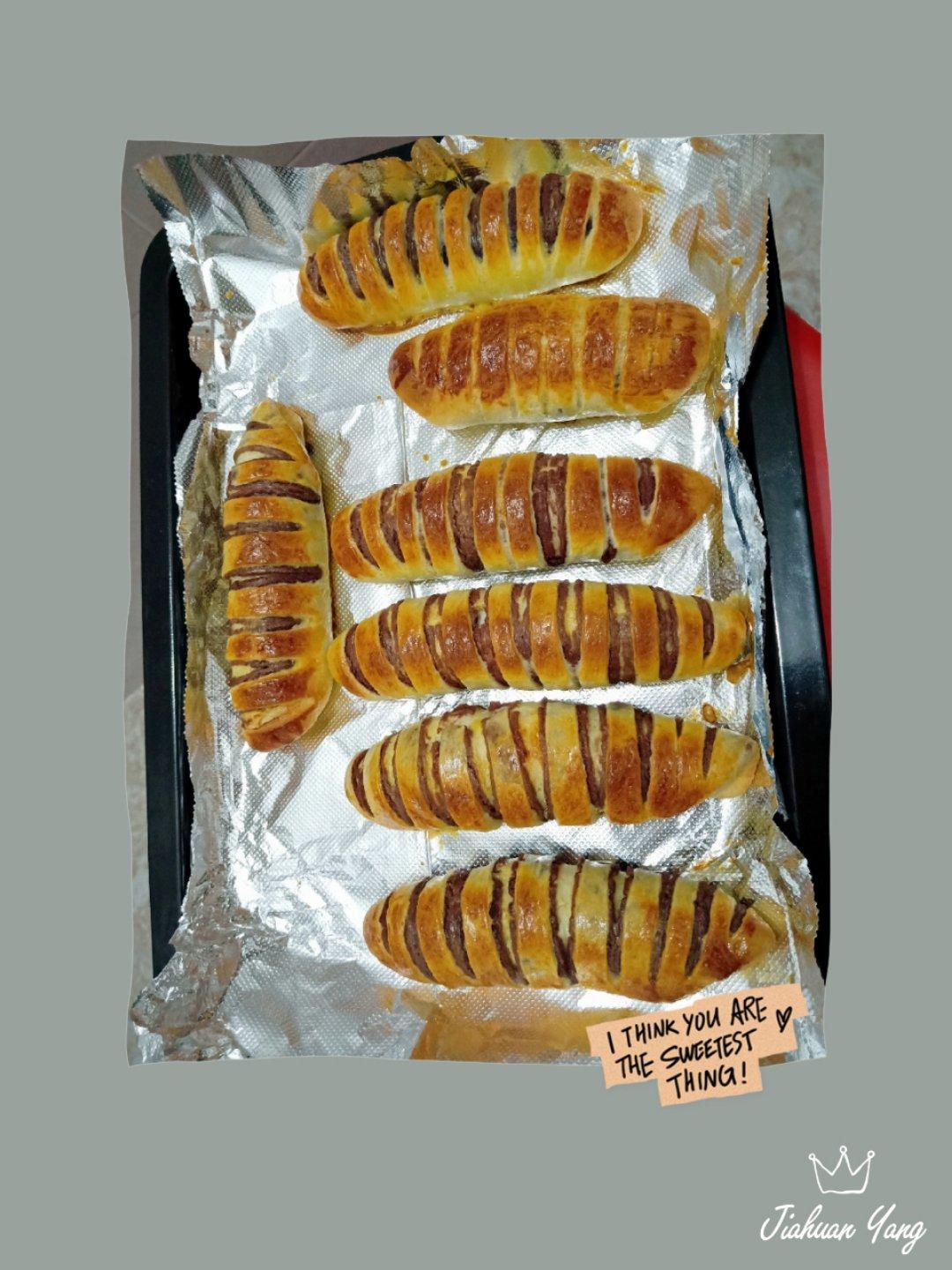 豆沙毛毛虫面包