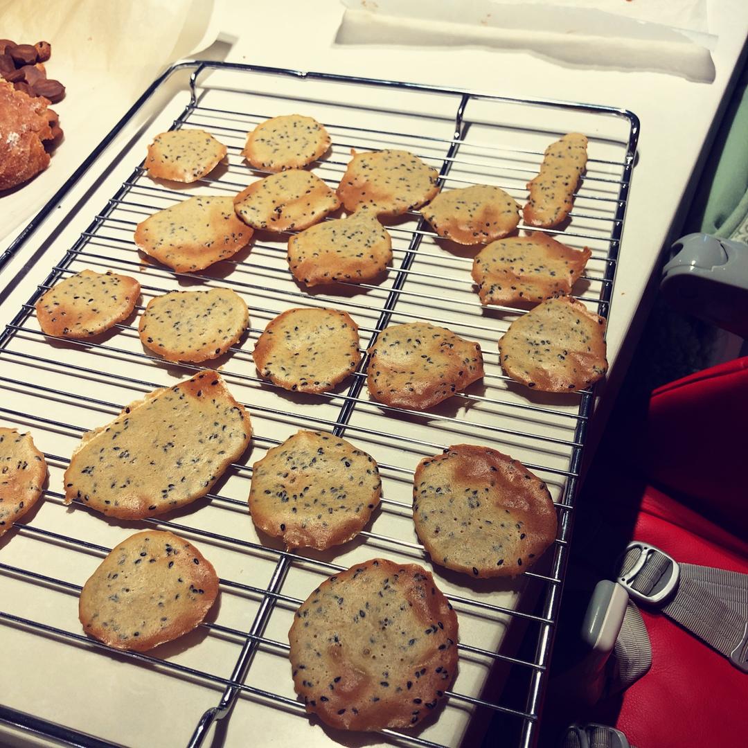 宝宝辅食：芝麻鸡蛋薄脆饼干