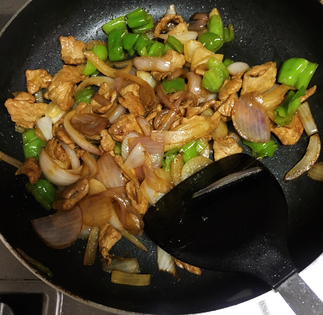 下饭菜：洋葱青椒炒肉片