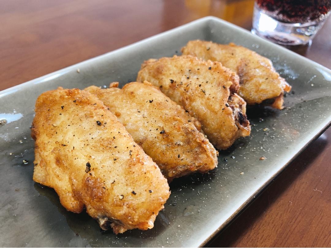 💥不油不腻的蒜香炸鸡翅❗巨好吃到舔手指，外酥里嫩到跺脚。