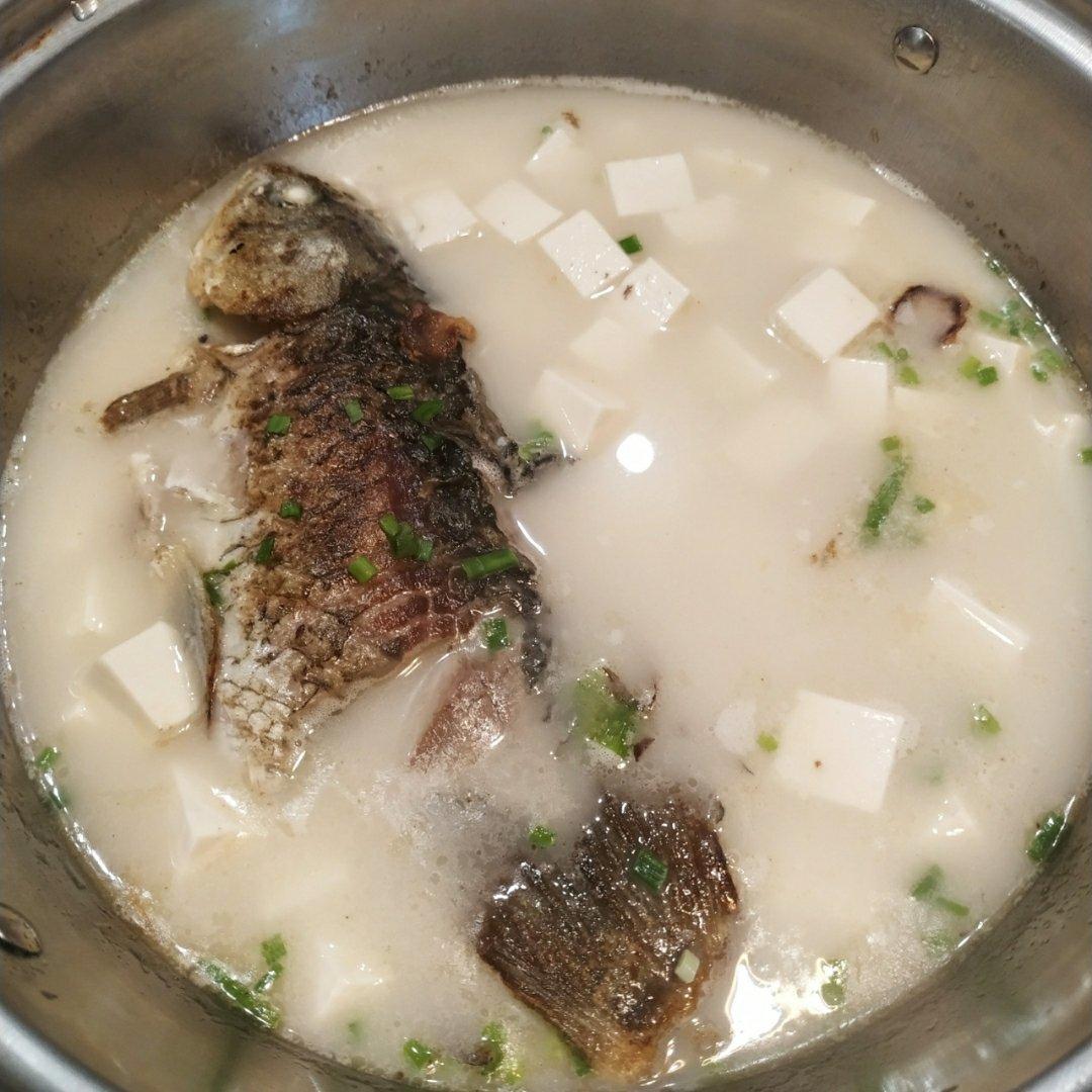 鲫鱼豆腐汤