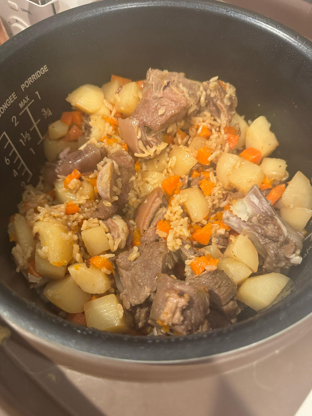 喷香羊肉焖饭