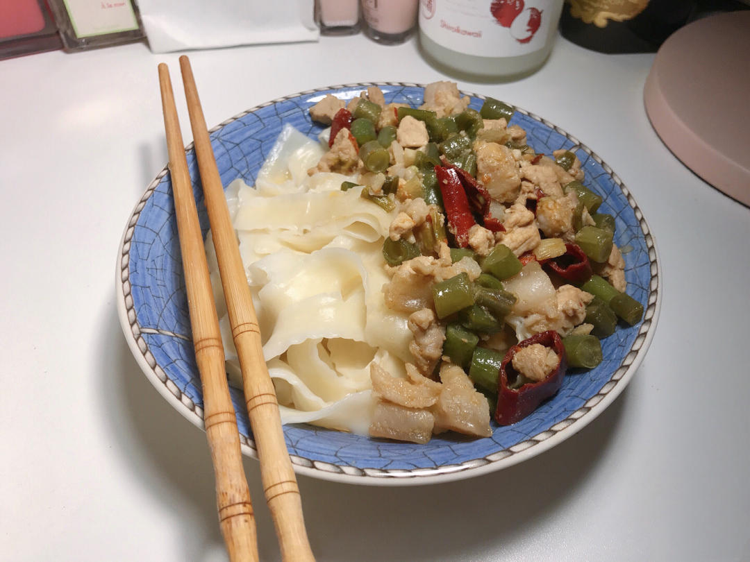 肉末豆角盖浇面