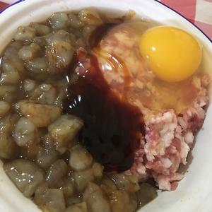 虾仁鲜肉香菇玉米馄饨的做法 步骤2