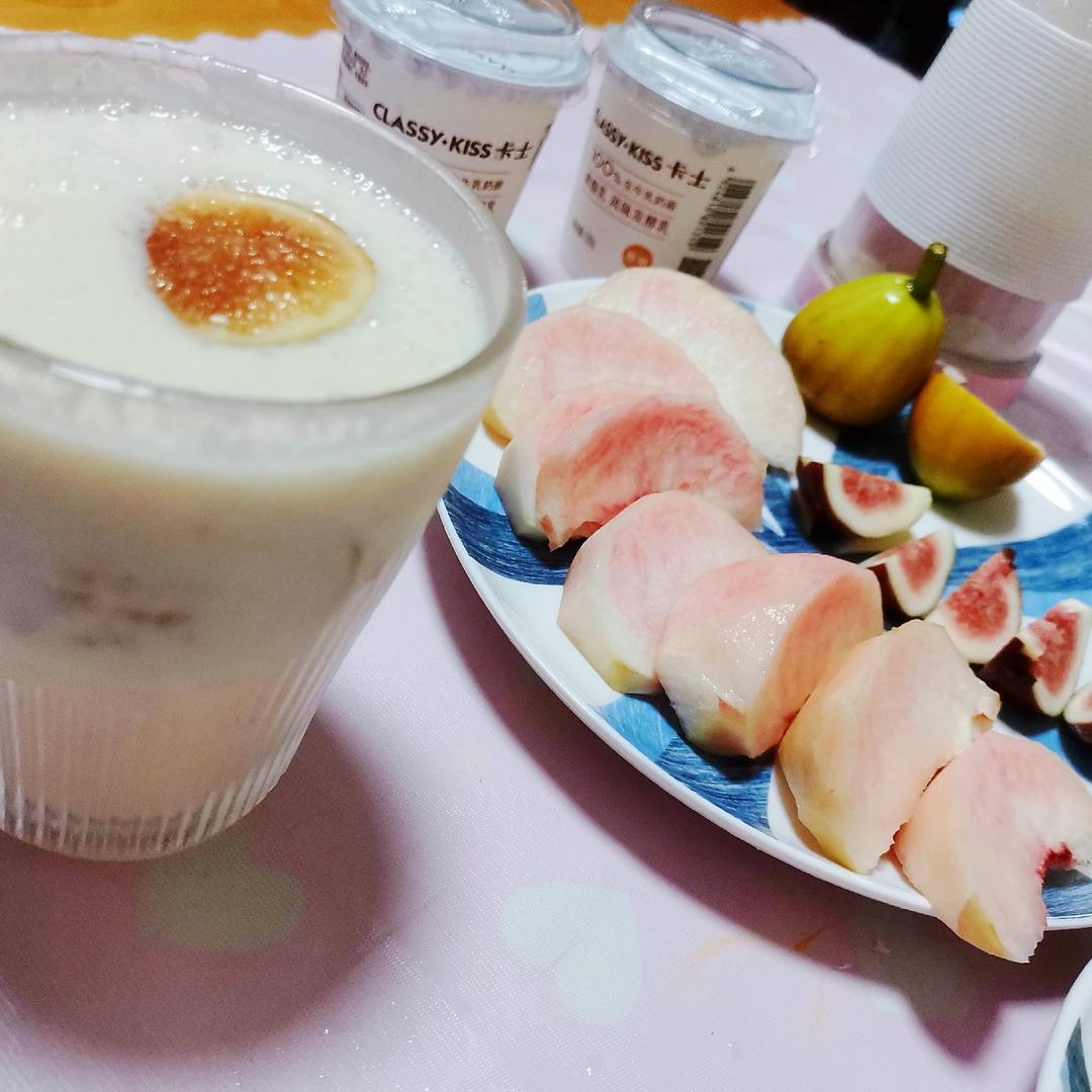 “冷静与热情之间”无花果蜜桃奶昔