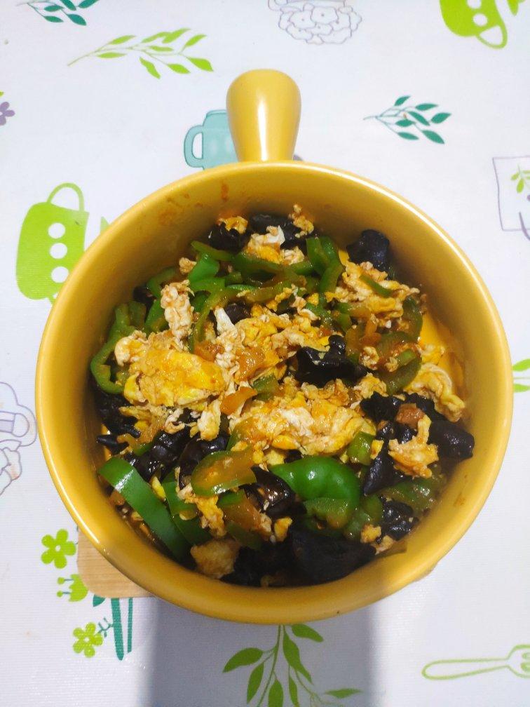 黑木耳青椒炒鸡蛋（营养又下饭）