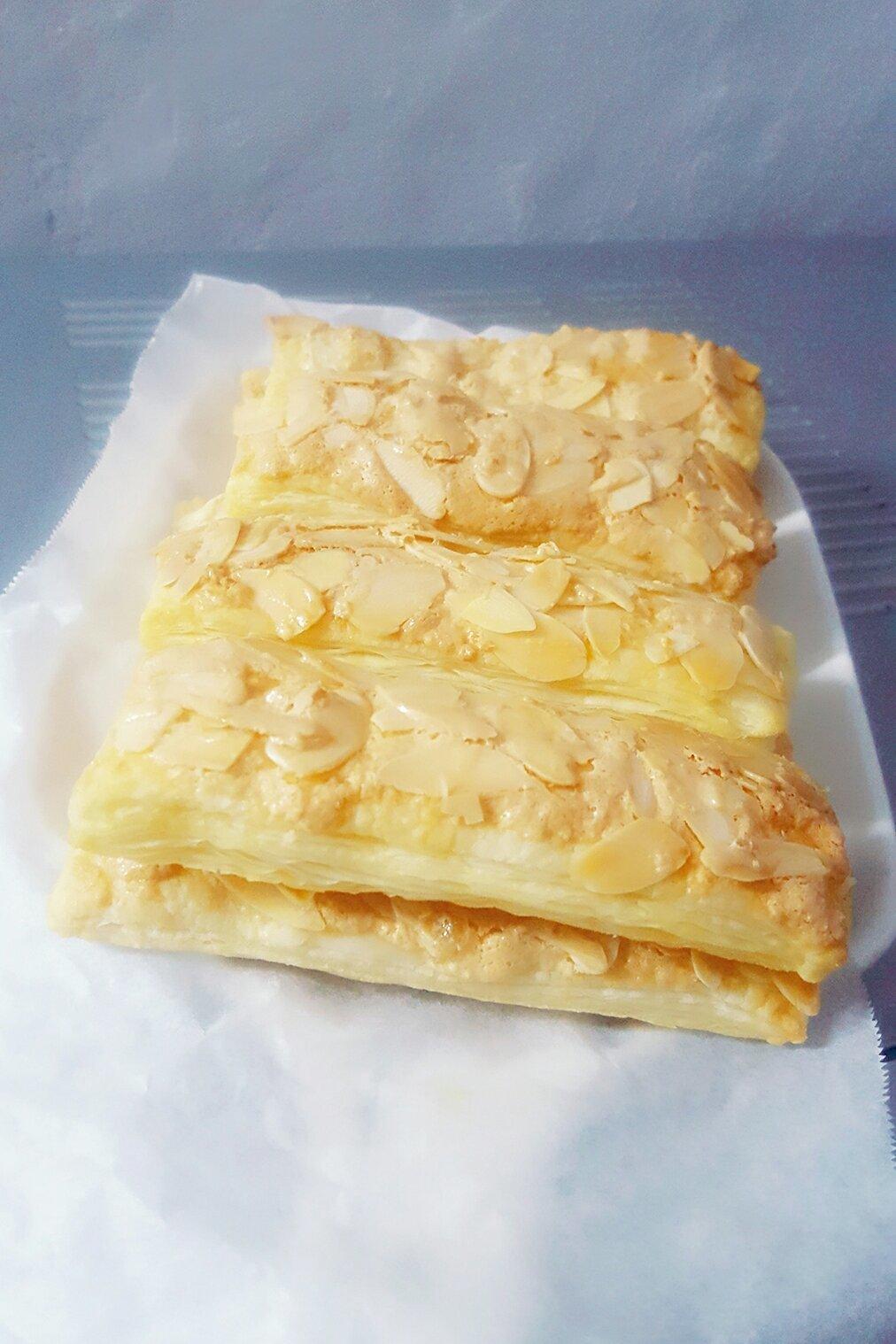 千层杏仁酥条