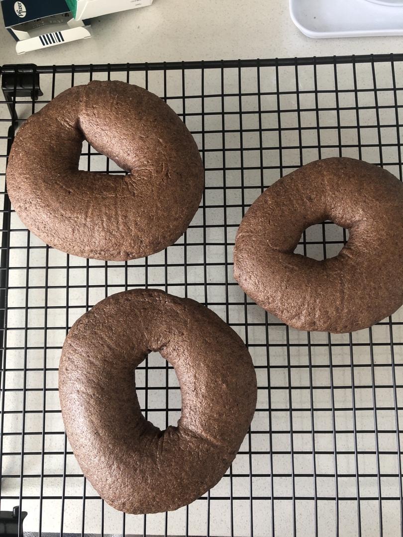 新手友好的无糖无油100%黑全麦贝果