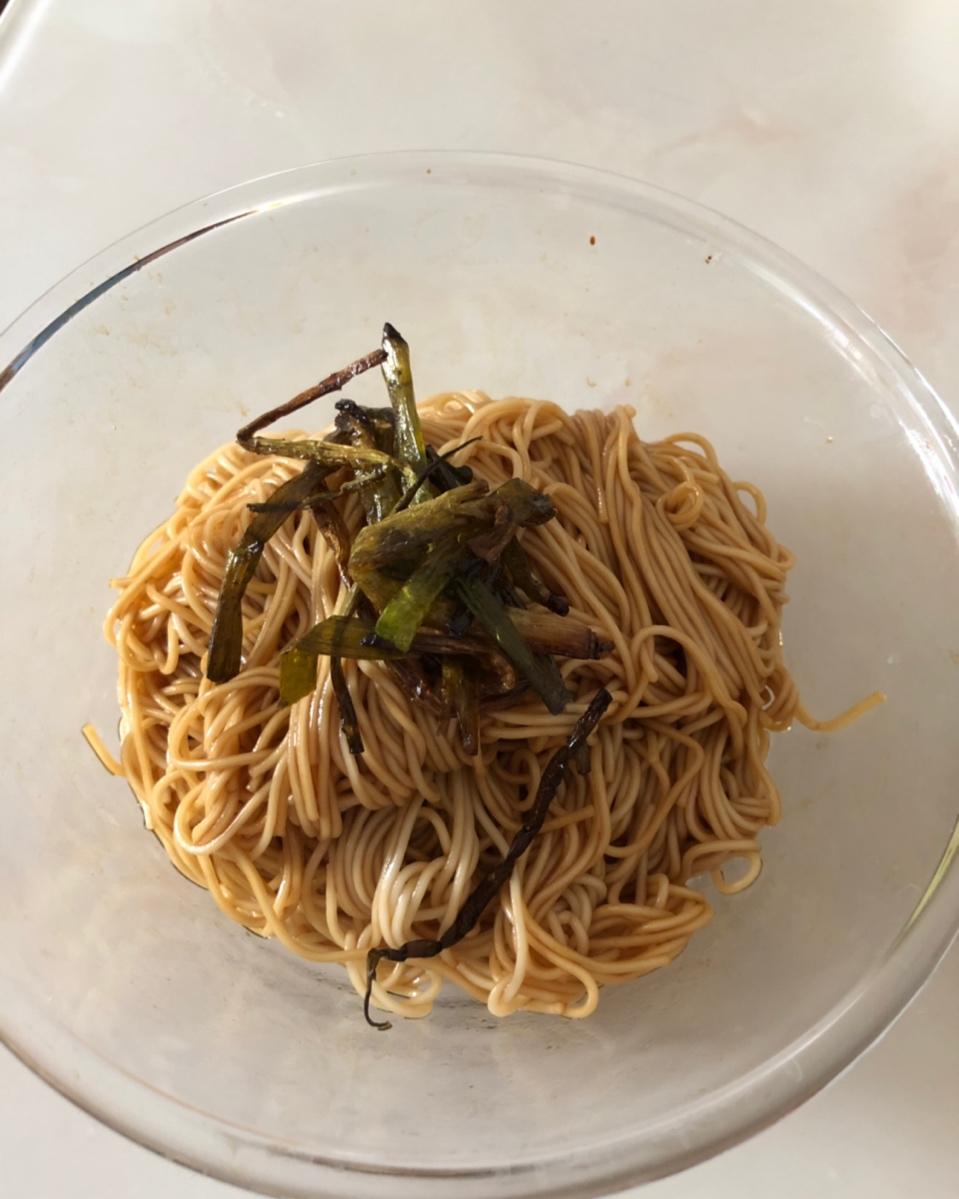 黄磊做给女儿的招牌葱油拌面