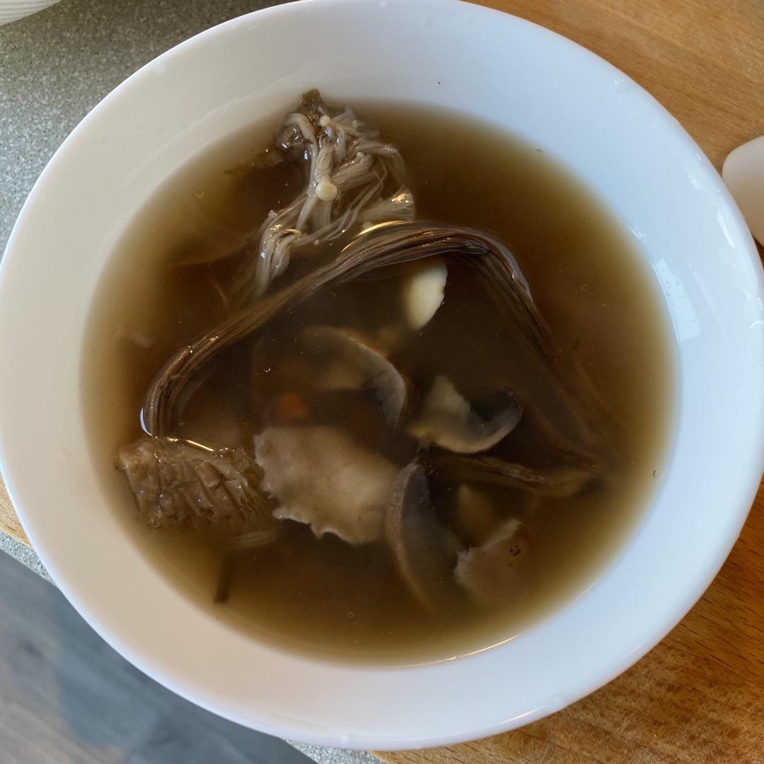 鲜到起飞的菌菇汤！不好喝不要钱！