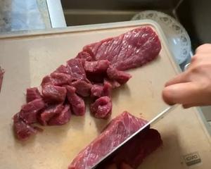 干炸香酥牛肉段的做法 步骤3