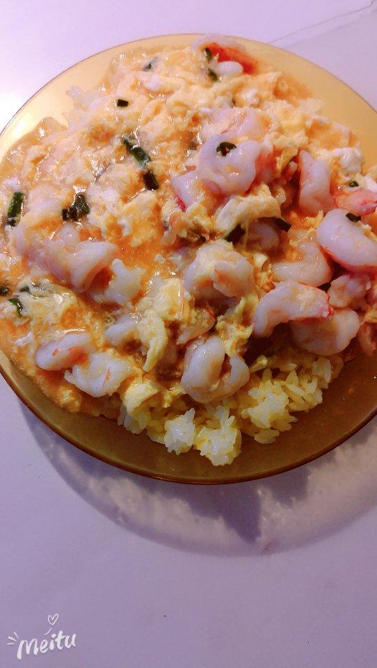 陶妈咪小厨做的虾仁滑蛋饭丨乐得一人食