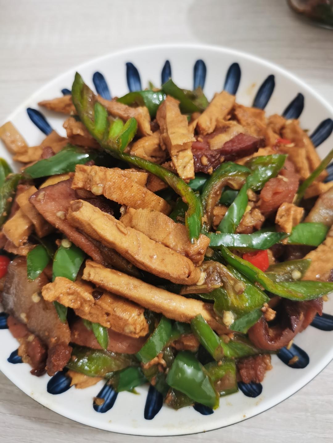 超级下饭的香干炒腊肉