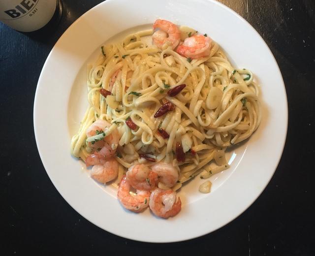 Spaghetti aglio e olio with shrimp蒜香橄榄油大虾意大利面的做法