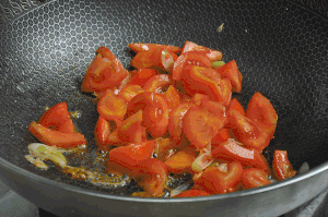 番茄鸡蛋浓汤面的做法 步骤7