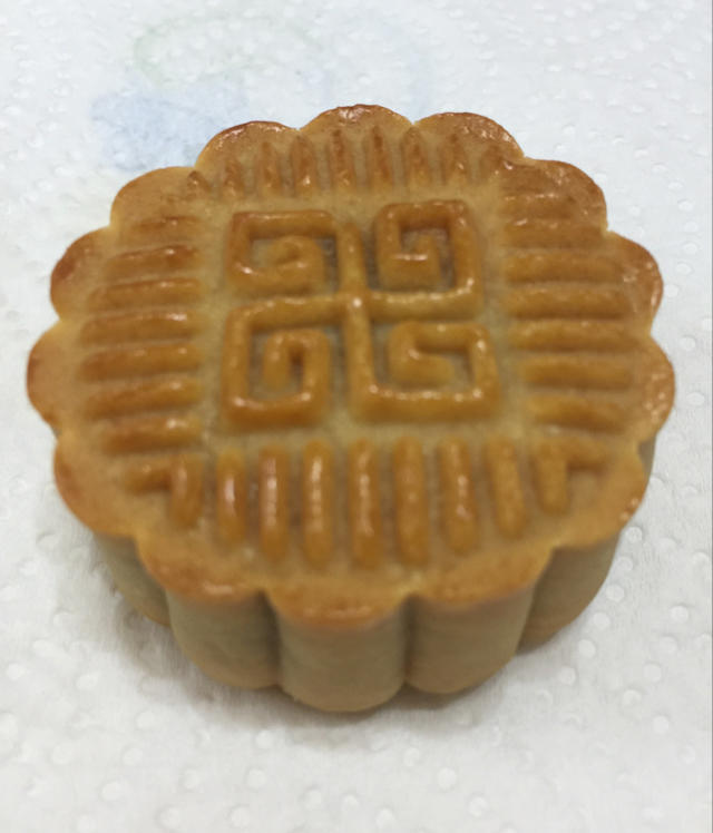 广式月饼—蛋黄芝麻月饼