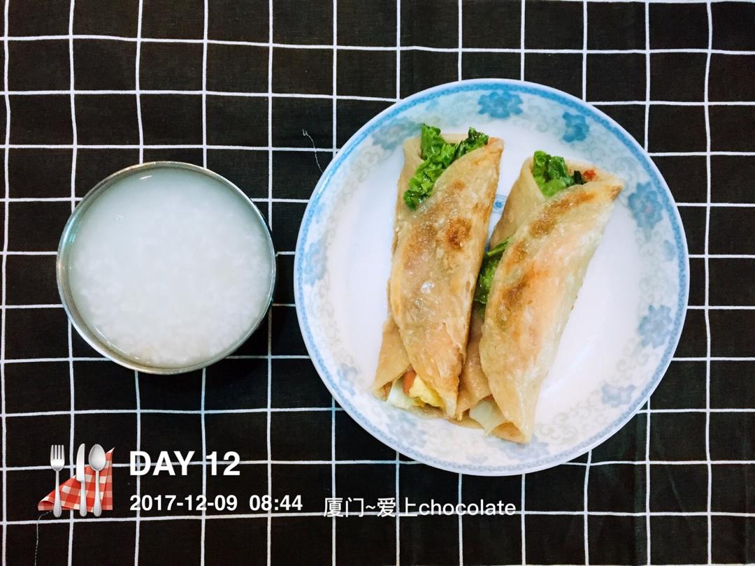 DAY 12 姜香生菜火腿肠卷饼 + 麻油煎蛋 + 豆浆