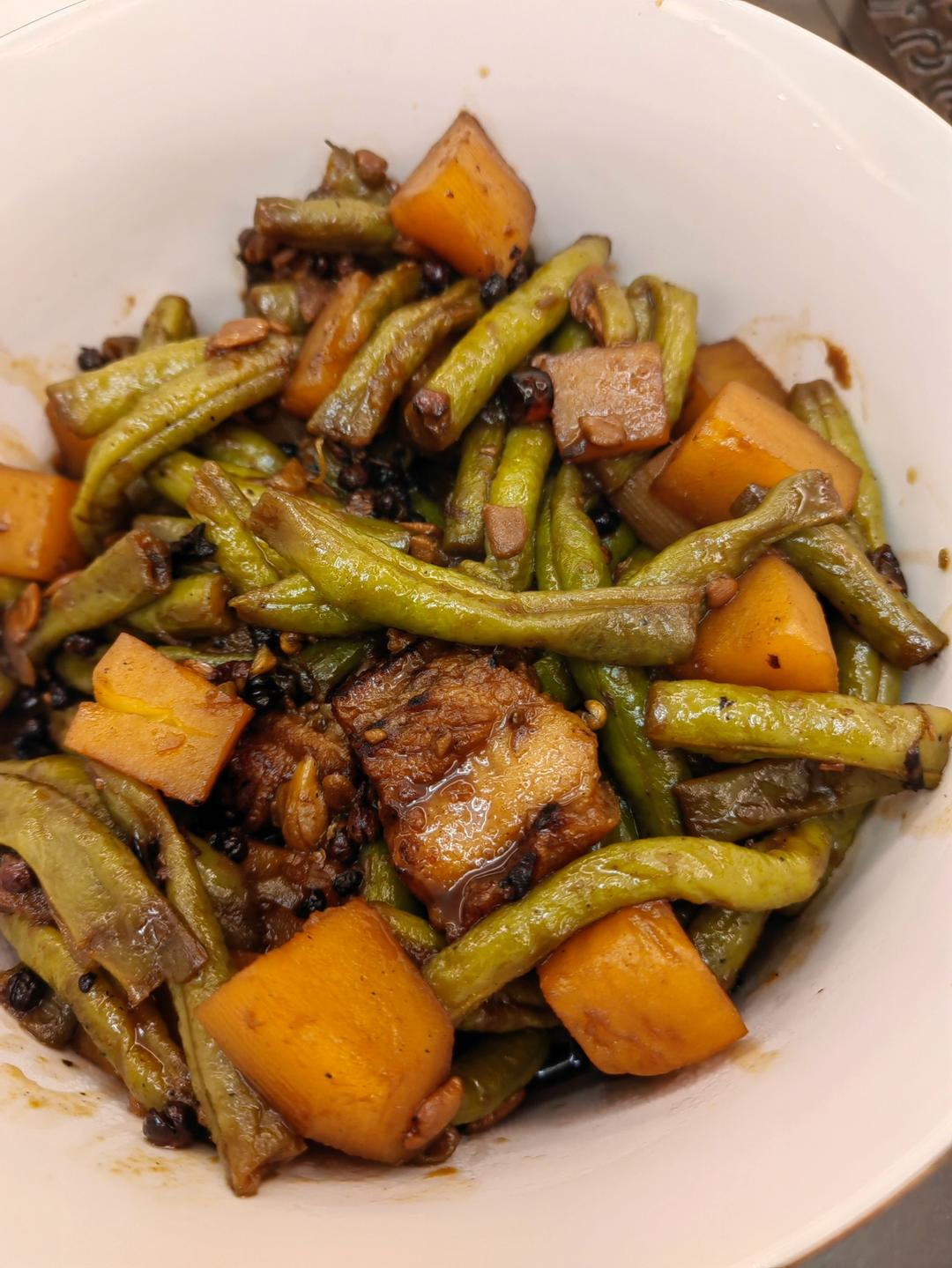 不吃两碗饭你找我！东北做法 酱炖芸豆土豆五花肉