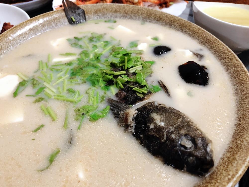 皮蛋鲫鱼豆腐汤