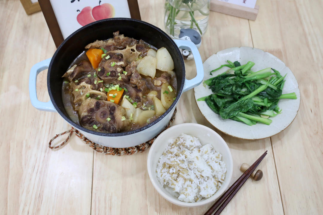 红烧牛尾（简单易上手好吃到炸！！）