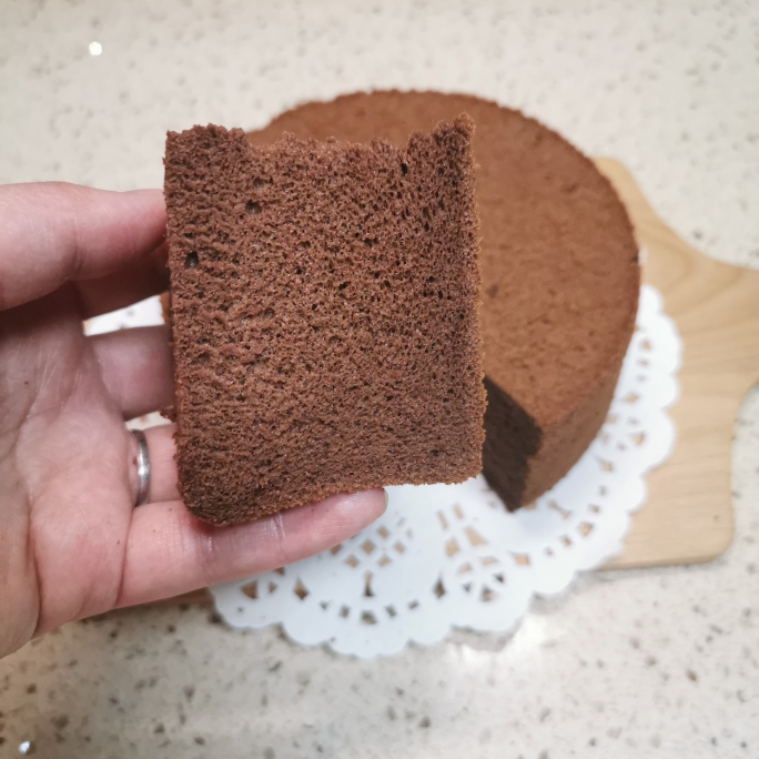 零失败❗️超详细的六寸巧克力戚风蛋糕的做法 步骤10