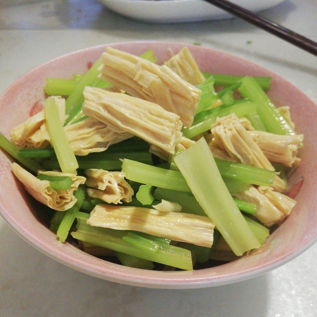 凉拌芹菜腐竹