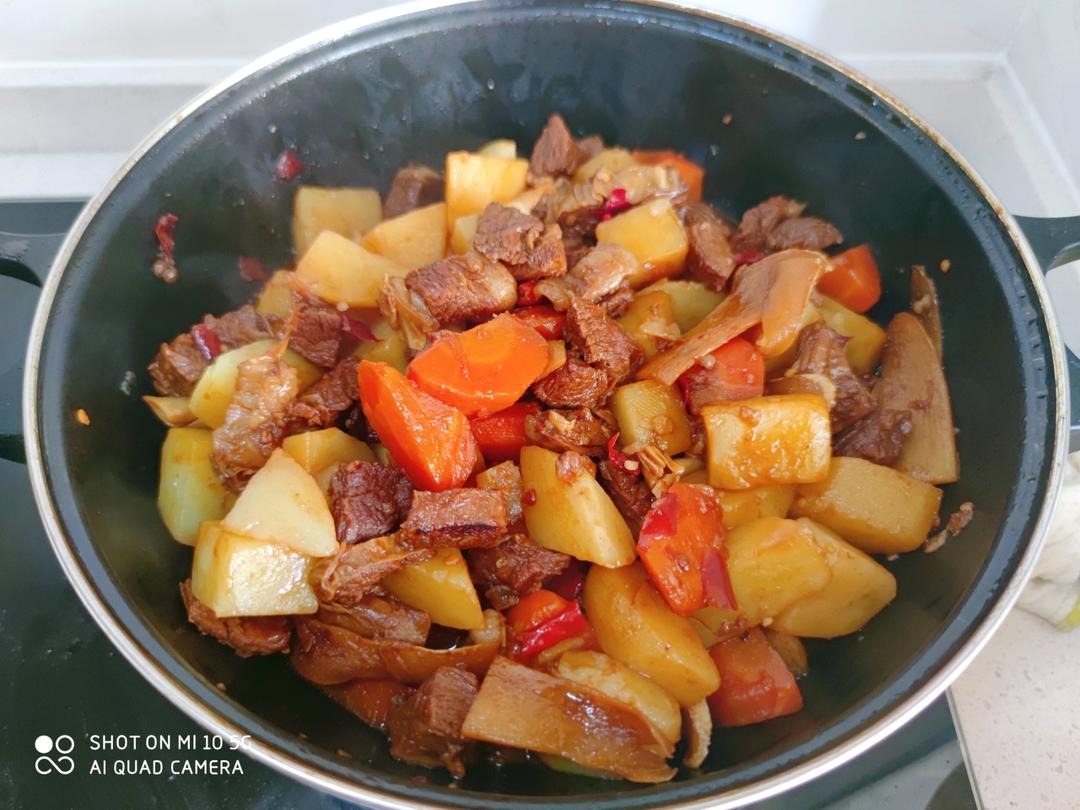 胡萝卜土豆烧牛腩