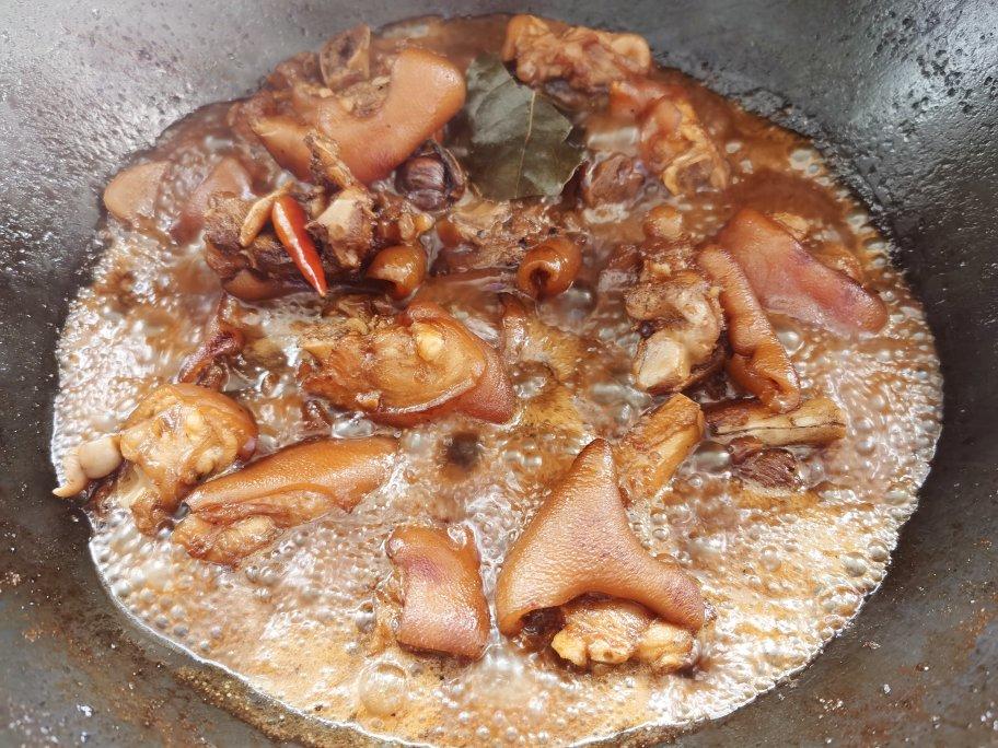 红烧猪蹄，酱香味，超级过嘴瘾的卤猪蹄