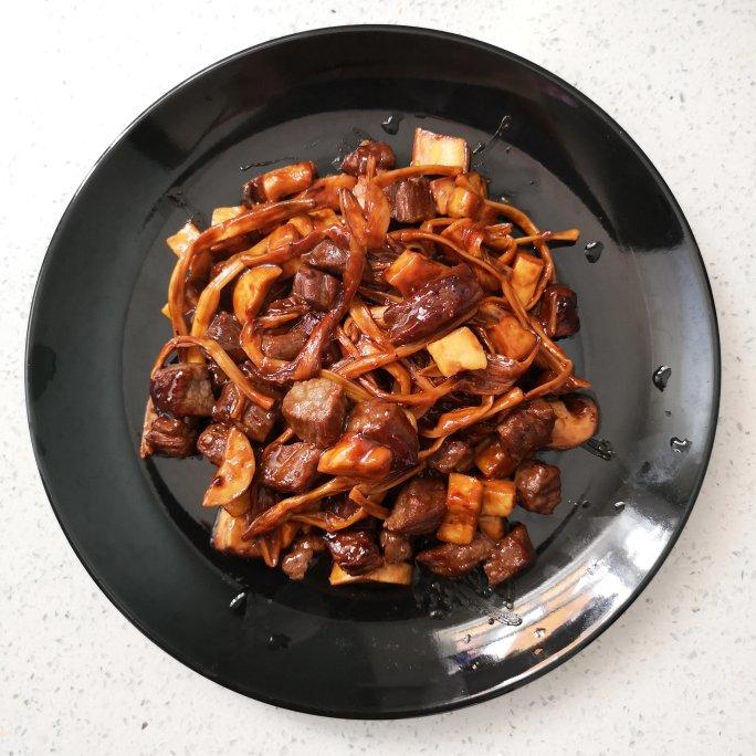 家常菜~杏鲍菇烧牛肉粒