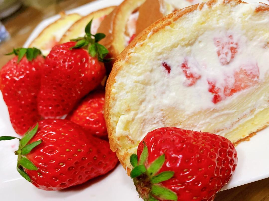 草莓戚风卷的做法