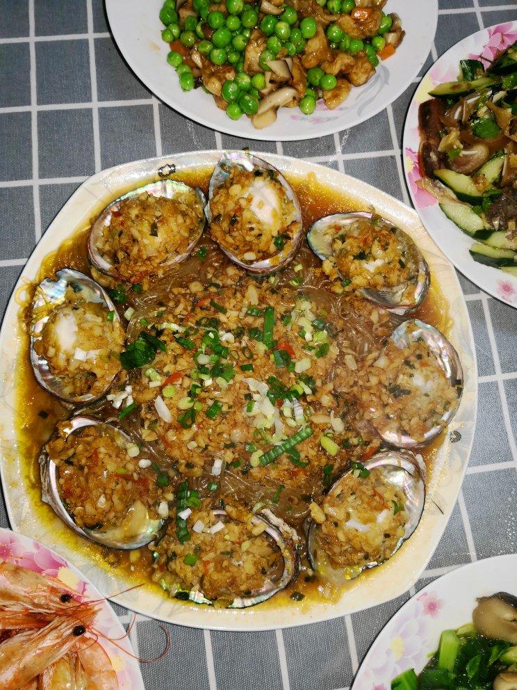 蒜蓉粉丝蒸鲍鱼