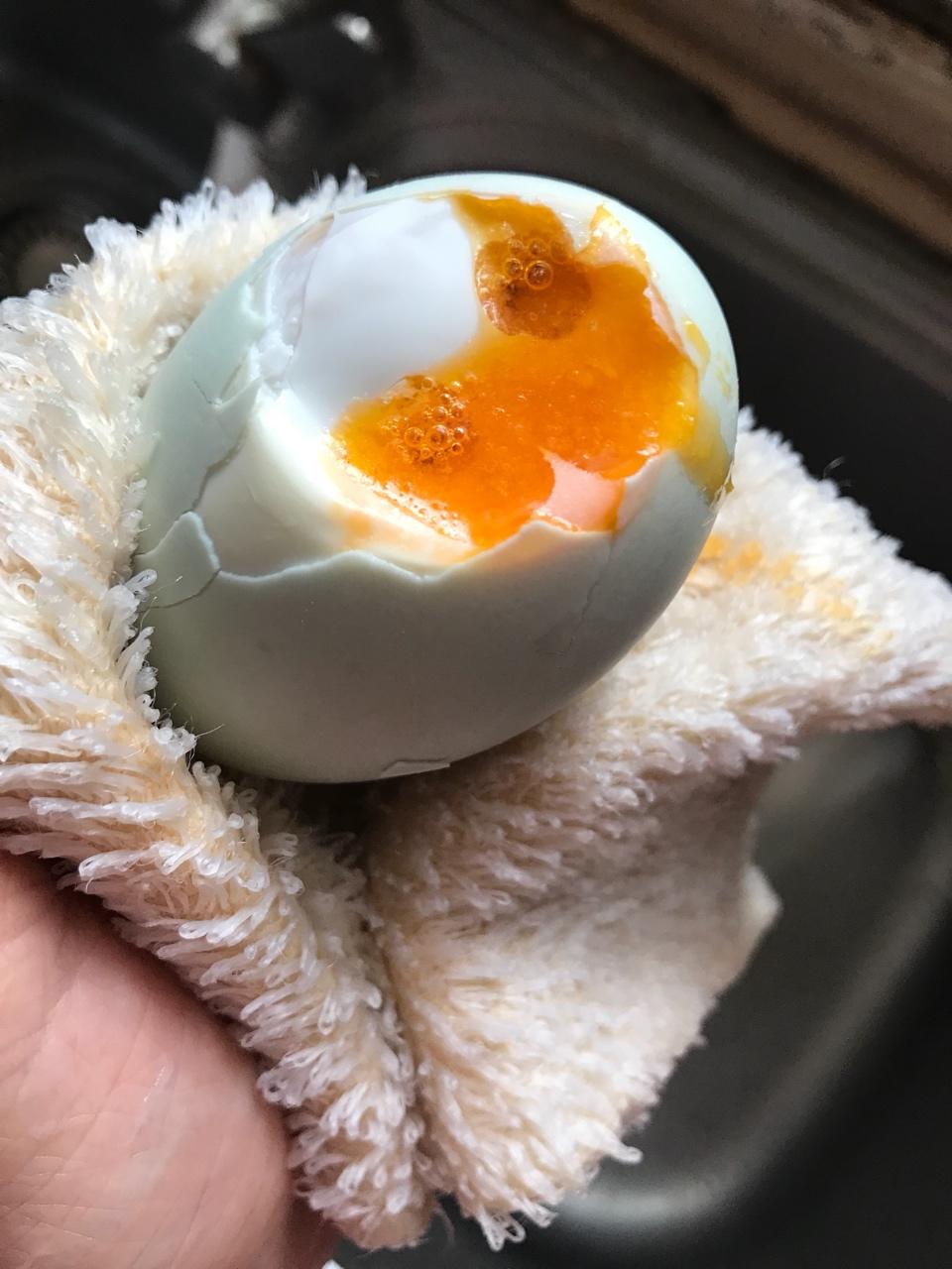 小兔子姚老师做的自制流油的咸鸭蛋