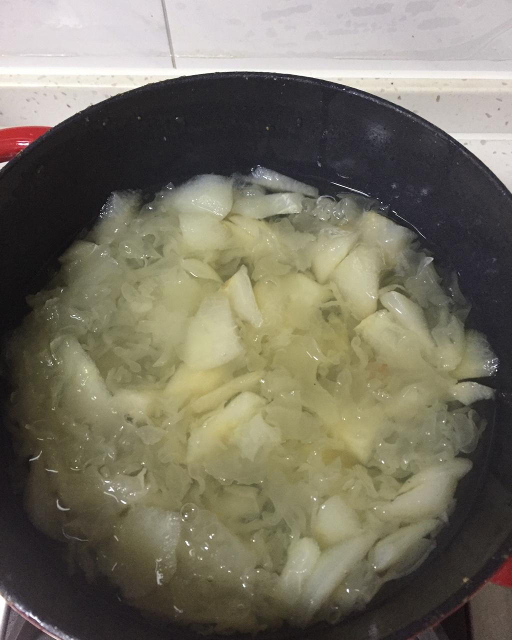 冰糖银耳梨汤