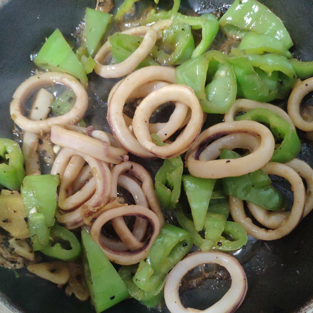 炒鱿鱼圈