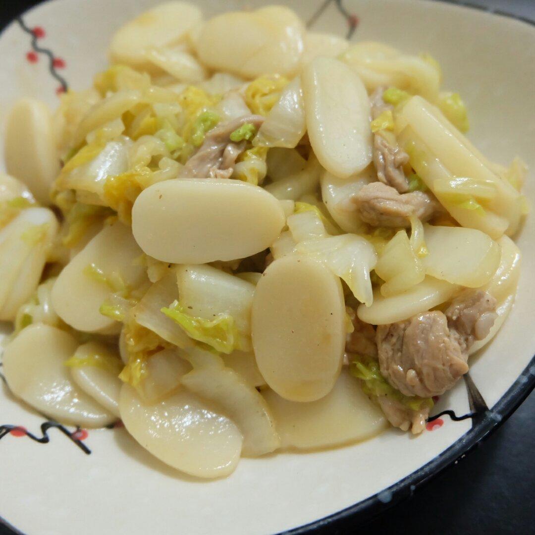 沈哆哆做的白菜肉丝炒年糕