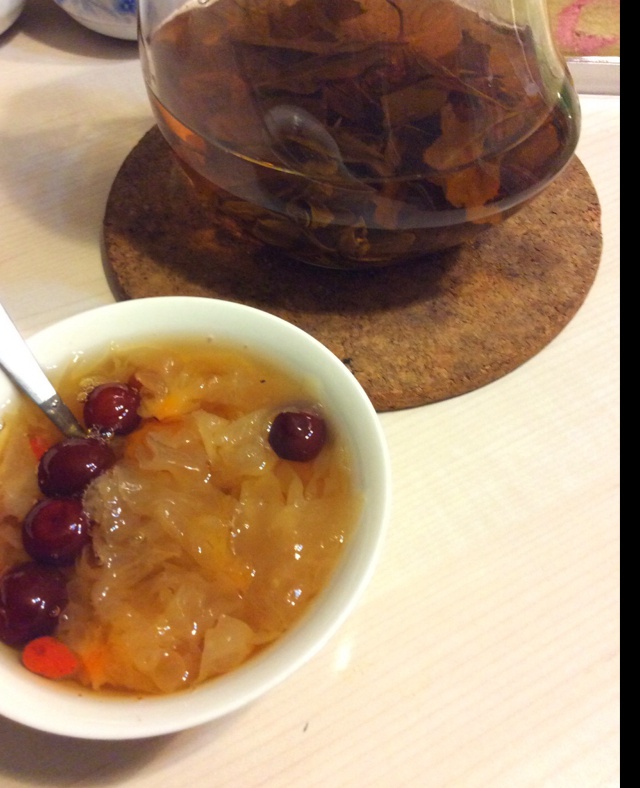 冰糖银耳红枣汤