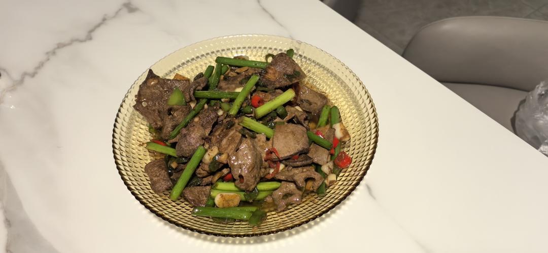 厨师长教你：“小炒猪肝”的家常做法，味道干香很赞，先收藏起来