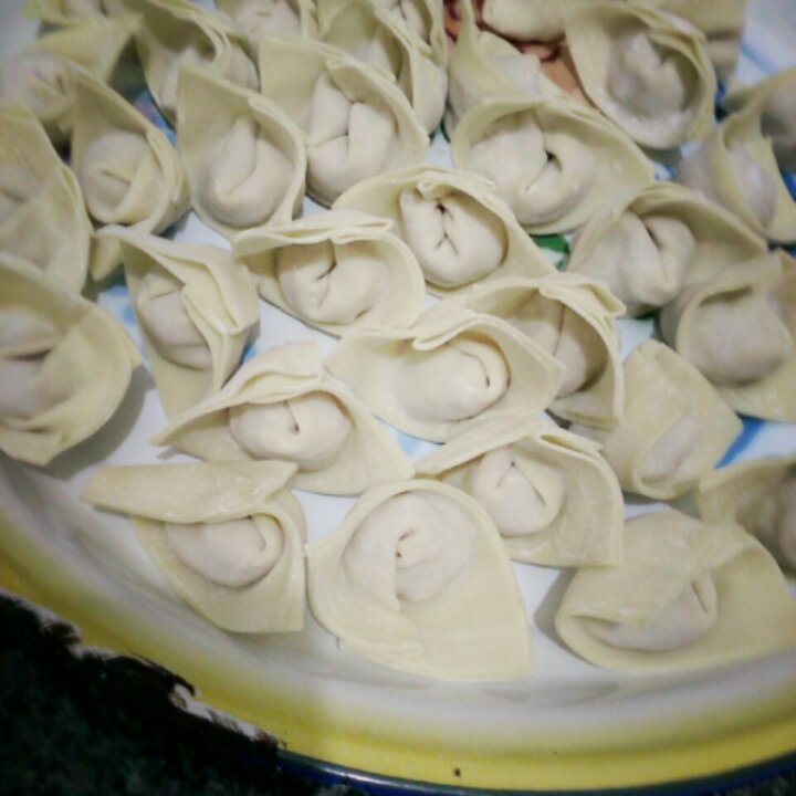 芹菜胡萝卜猪肉水饺