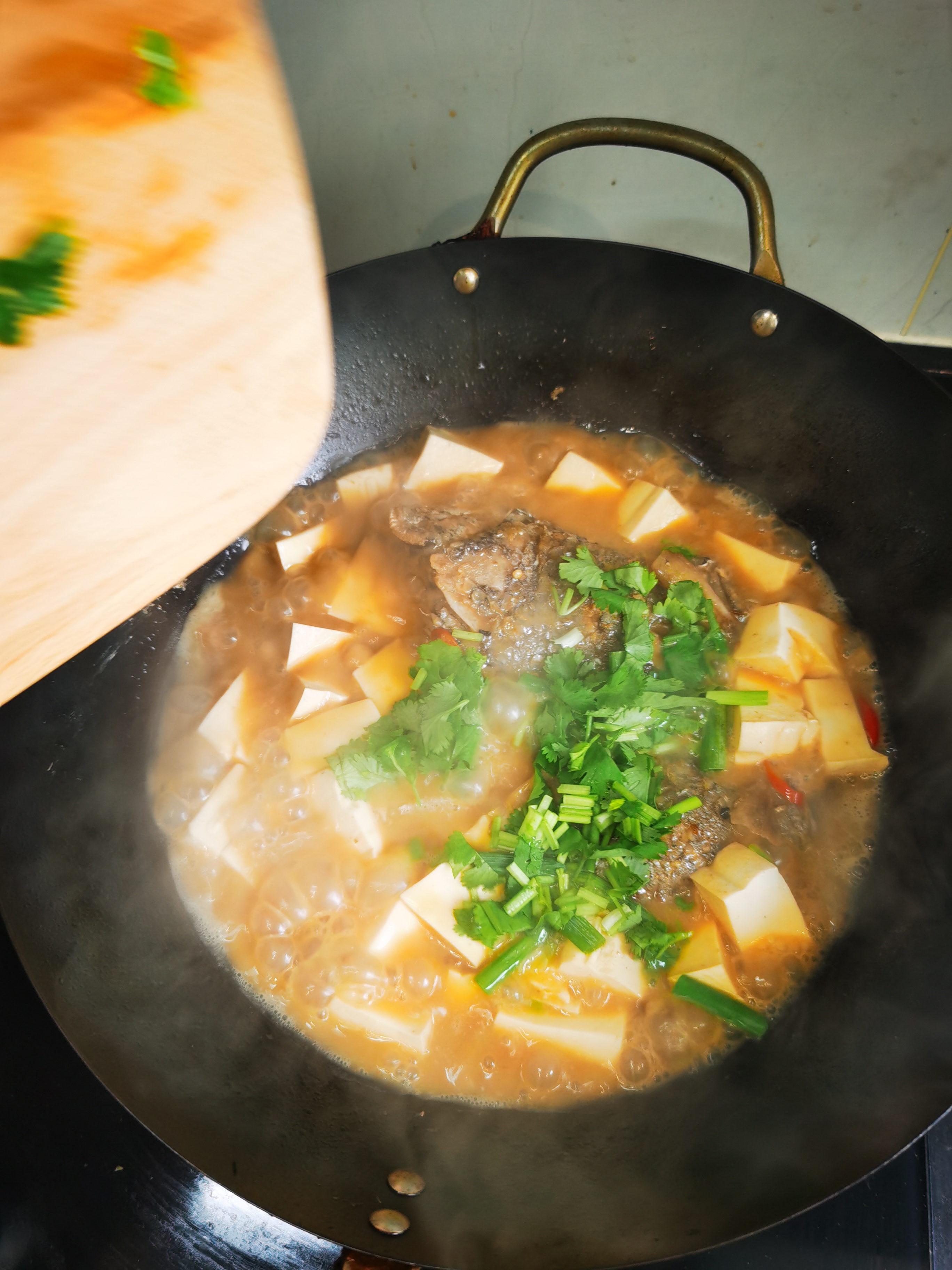 红烧鱼头豆腐汤的做法 步骤13