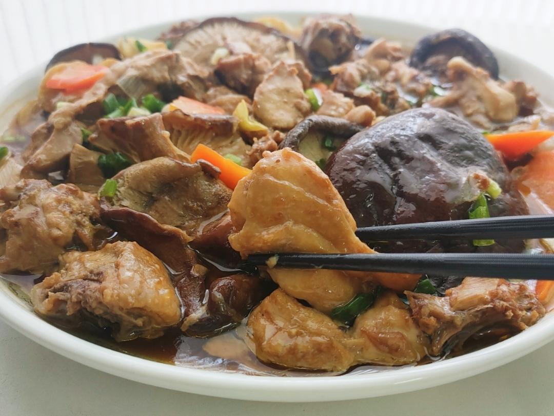 嫩滑鲜美多汁De香菇滑鸡🐔