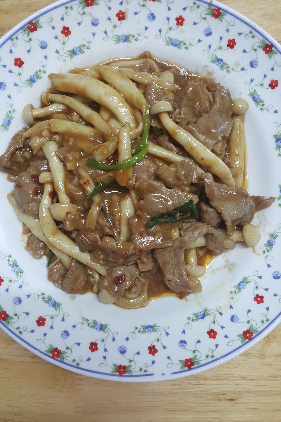 蚝汁海鲜菇炒牛柳