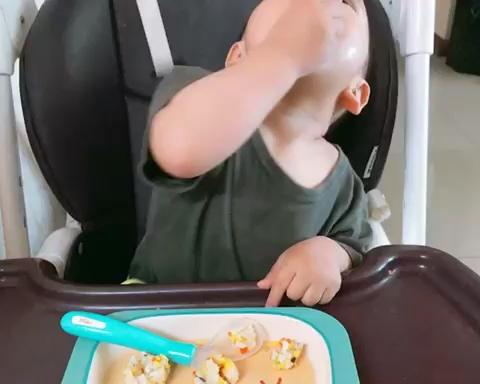杂蔬鳕鱼饭团