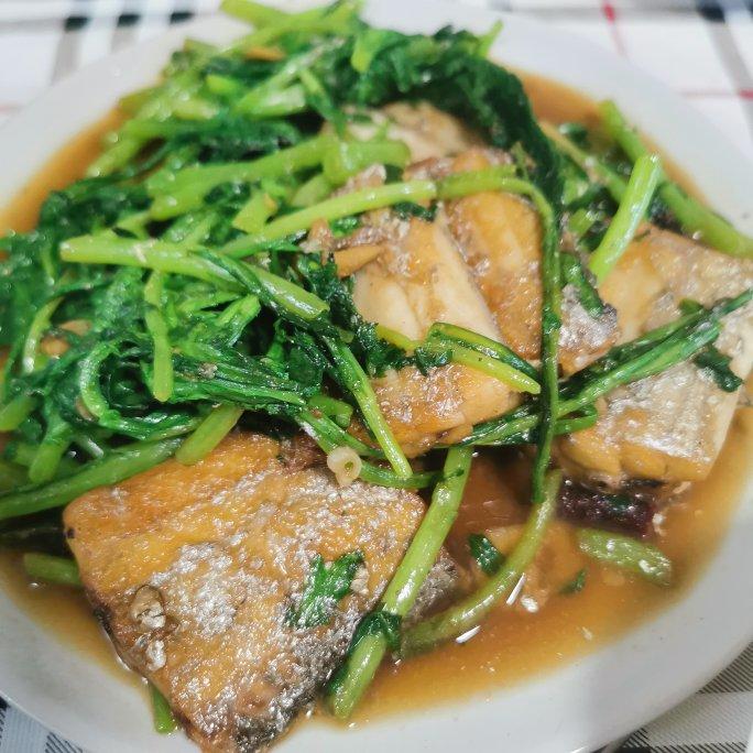 dl花儿做的刀鱼炖茼蒿