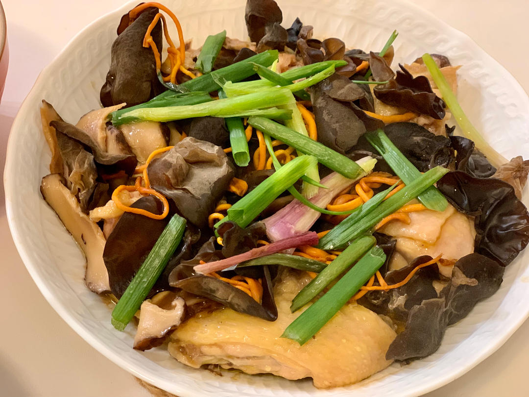 广式家常菜香菇蒸鸡，鲜嫩又方便百吃不厌