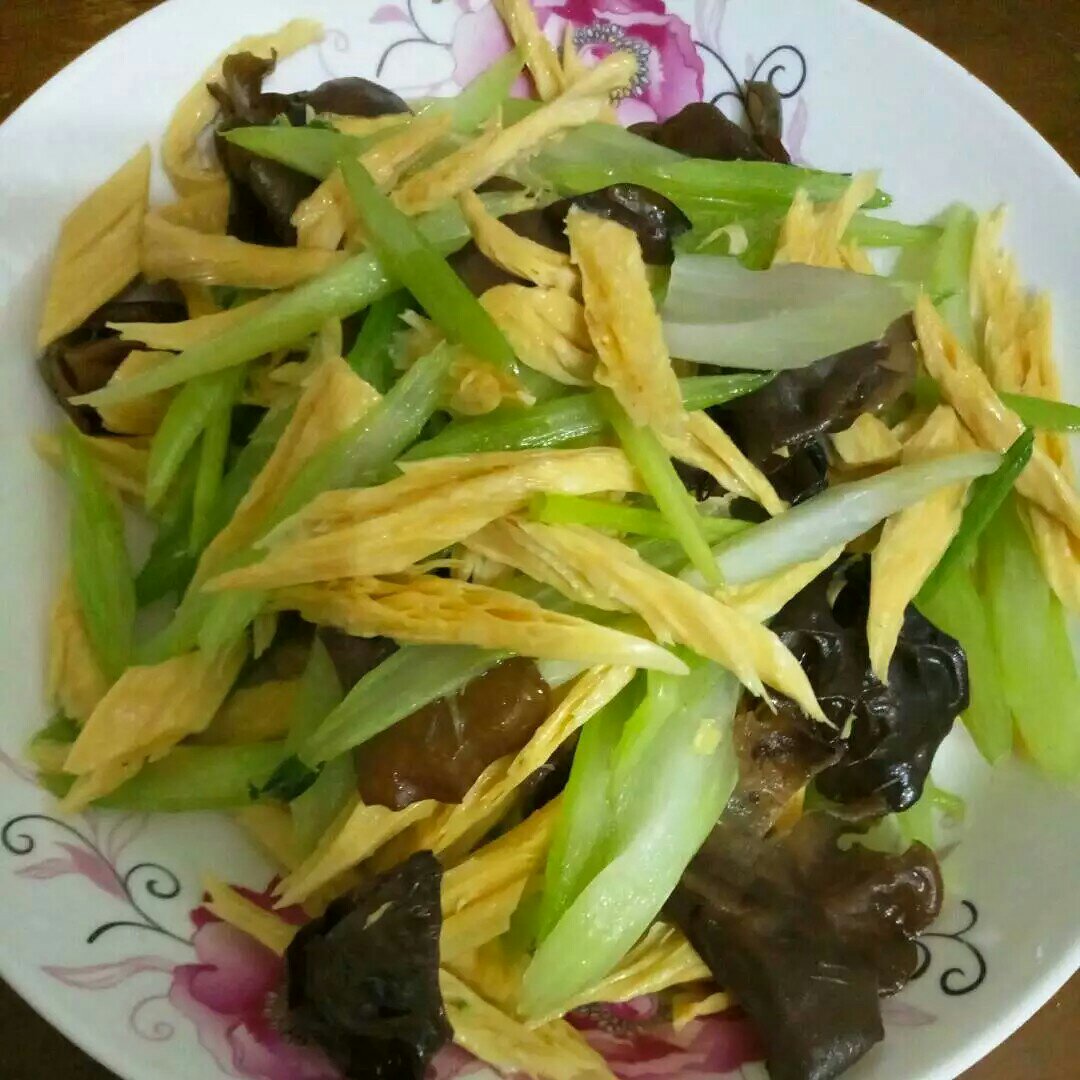 芹菜炒腐竹