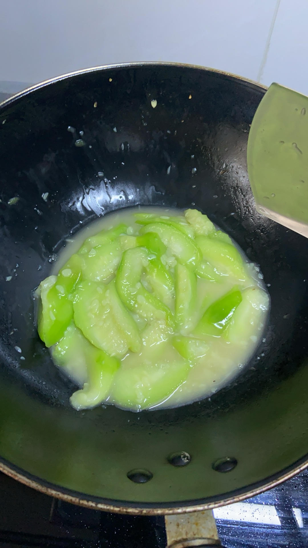 素炒丝瓜|这样做绝了！简单又好吃！