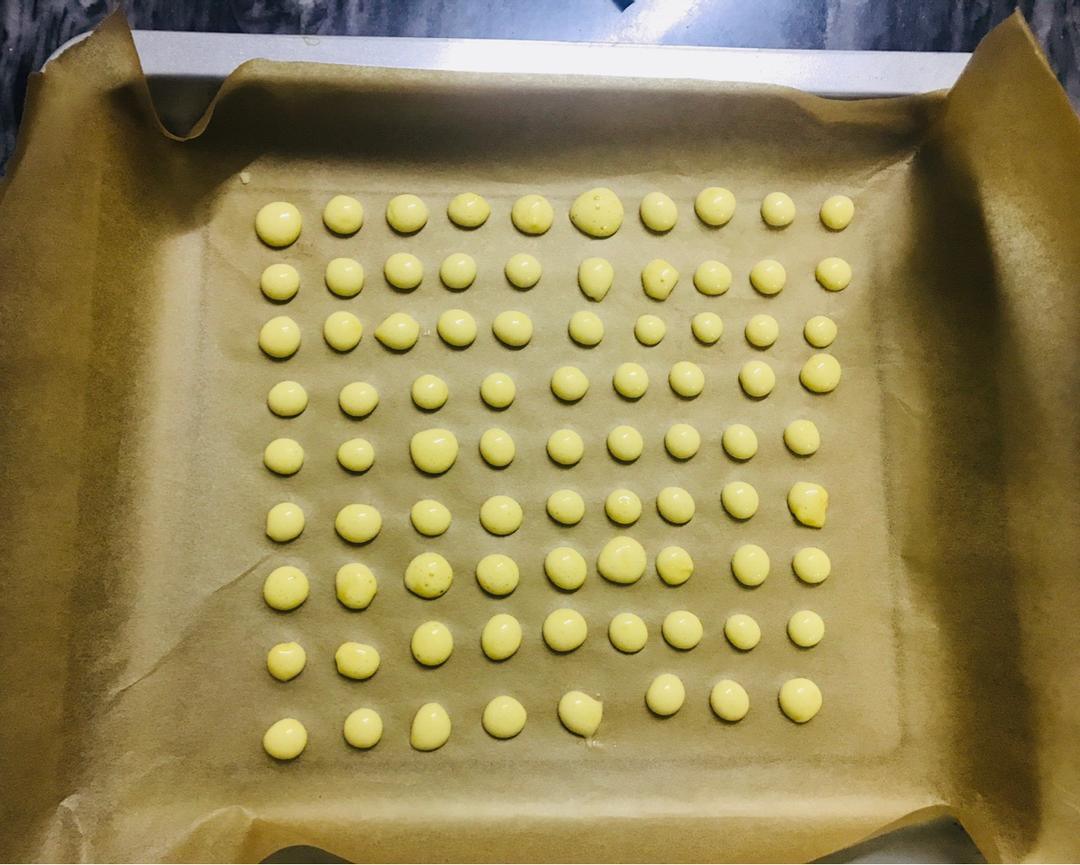 入口即化的无添加蛋黄溶豆